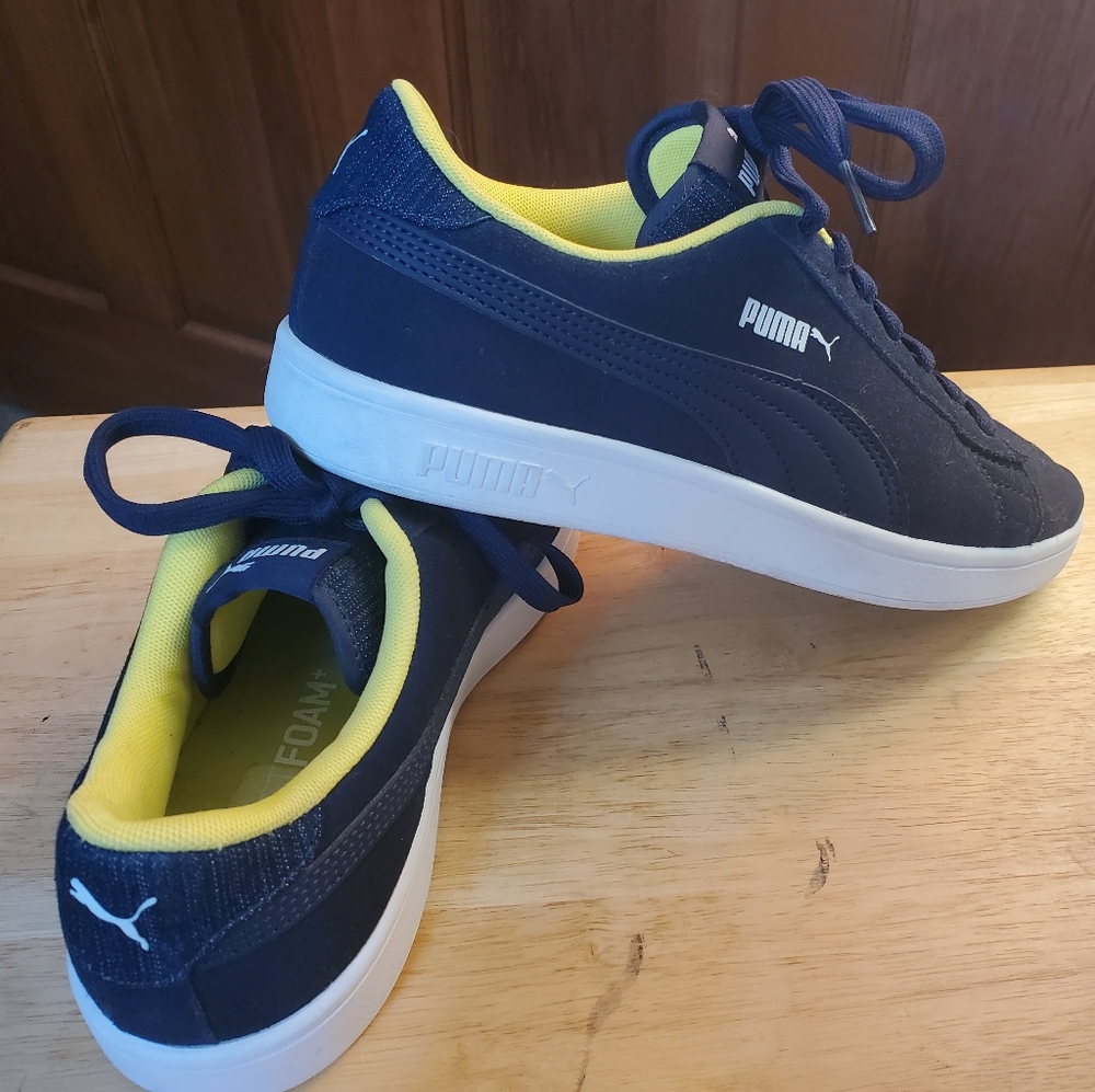 PUMA VIKKY V2 SUEDE SNEAKERS